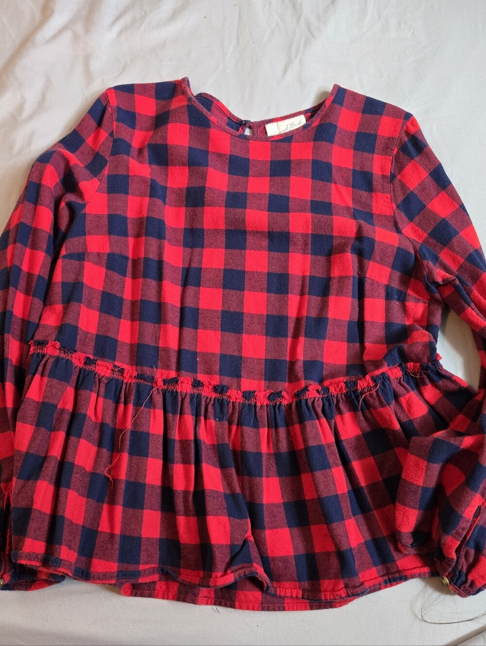 3/20💫UNIVERSAL THRED Red and Navy Buffalo Plaid Peplum Top